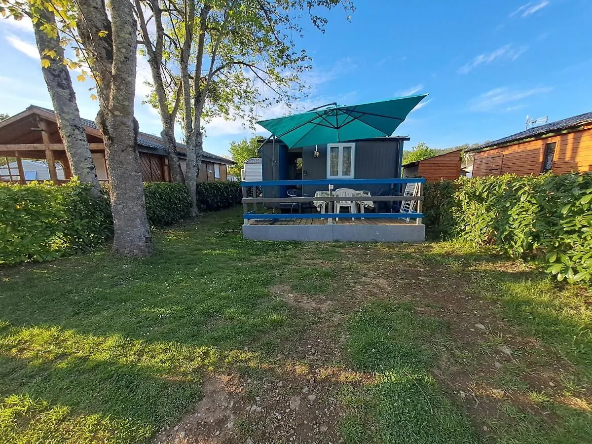 Camping Hotel Chalet pour 5 personnes équipé sur emplacement ombragé à Foix France