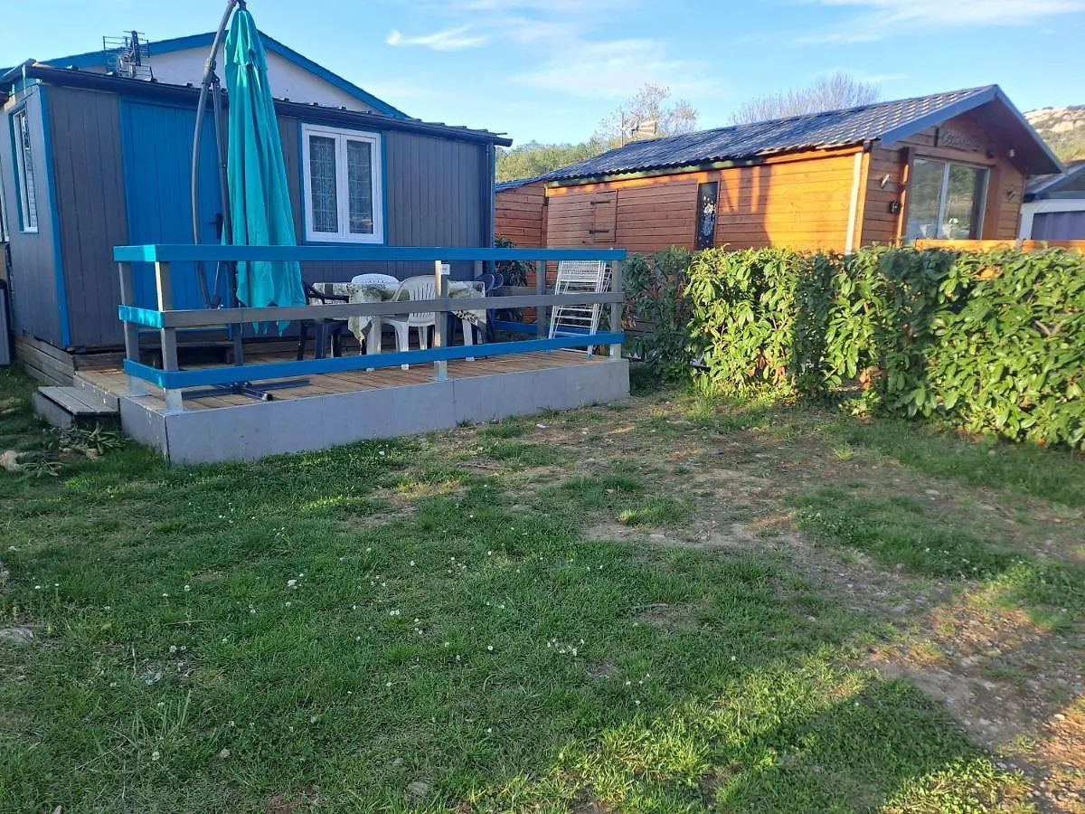 Hotel Chalet pour 5 personnes équipé sur emplacement ombragé à Foix 0*,