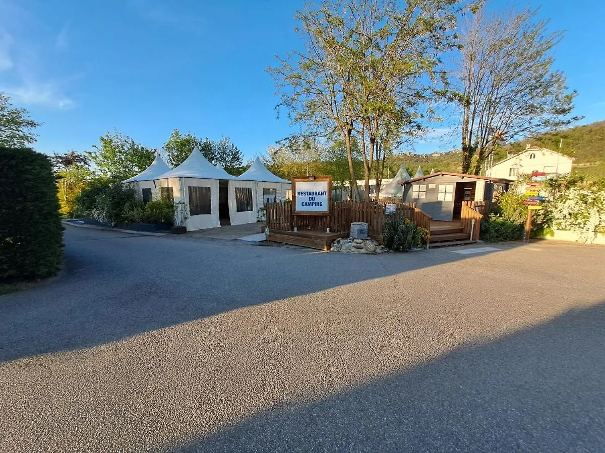 Hotel Chalet pour 5 personnes équipé sur emplacement ombragé à Foix France