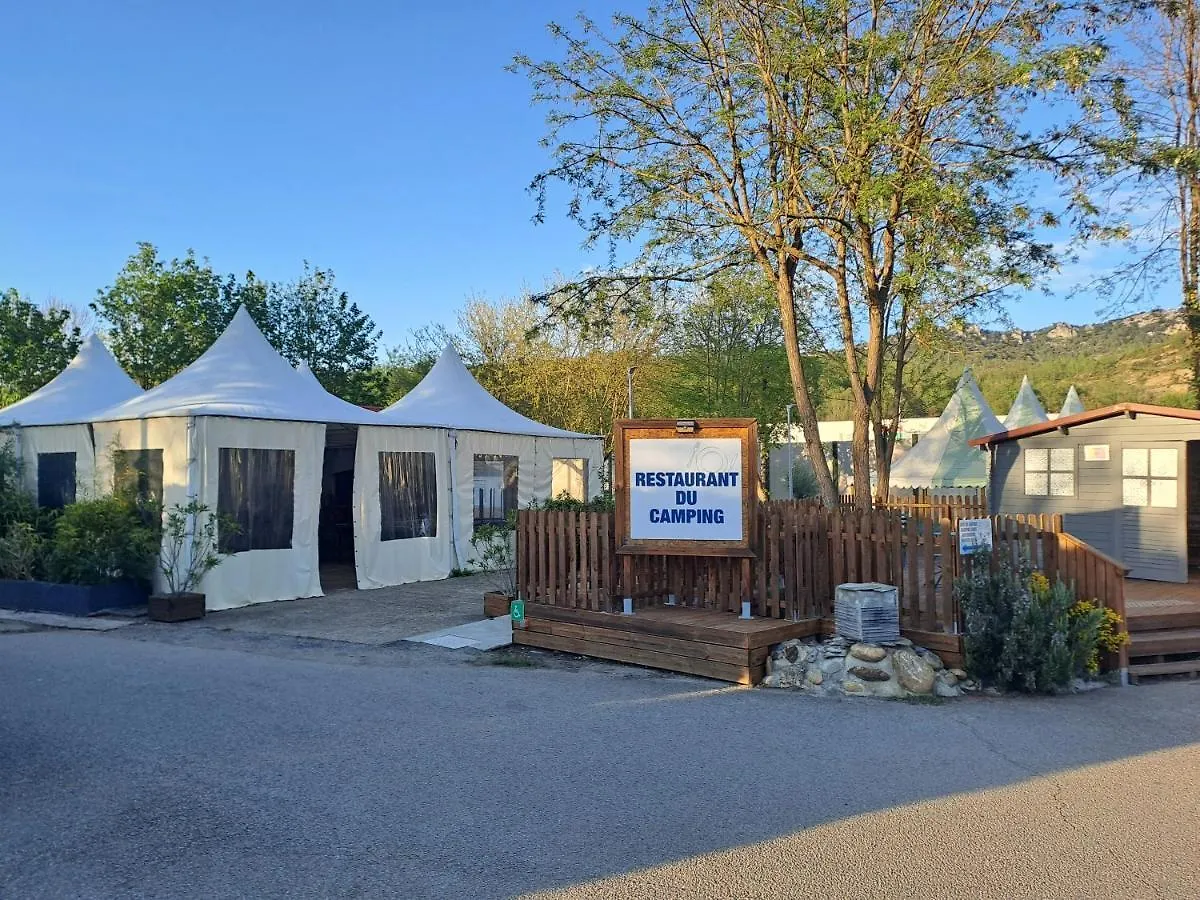 Hotel Chalet pour 5 personnes équipé sur emplacement ombragé à Foix France