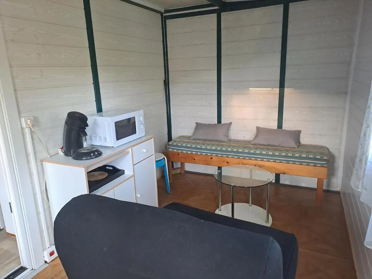 Hotel Chalet pour 5 personnes équipé sur emplacement ombragé à Foix Camping