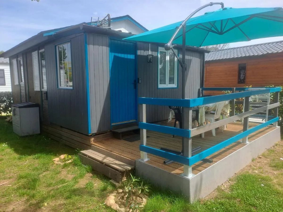 Camping Hotel Chalet pour 5 personnes équipé sur emplacement ombragé à Foix