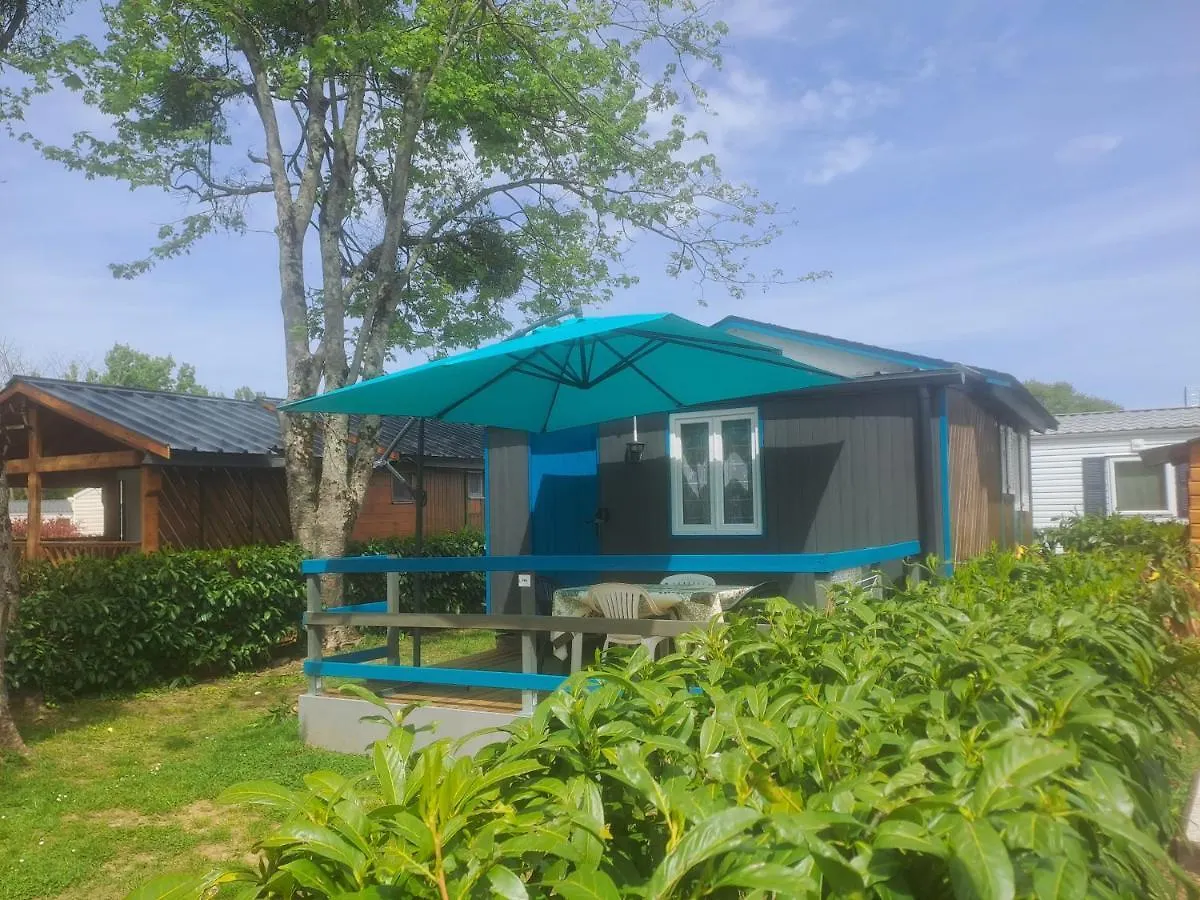Camping Hotel Chalet pour 5 personnes équipé sur emplacement ombragé à Foix