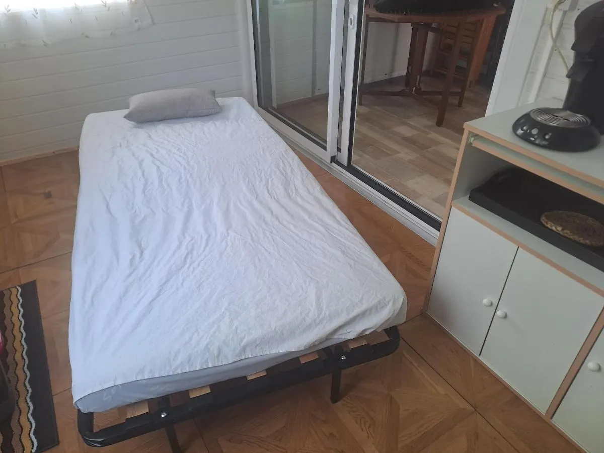 Hotel Chalet pour 5 personnes équipé sur emplacement ombragé à Foix Camping